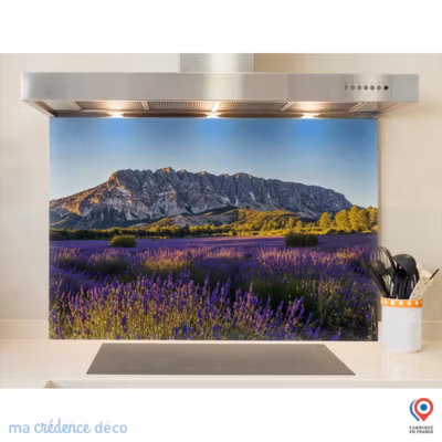 Crédence cuisine fond de hotte fleurs de lavande et montagen Sainte Victoire – Alu composite – L 70 cm x H 60 cm – MaCrédenceDéco