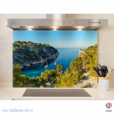 Crédence cuisine fond de hotte La calanque de port pin à Cassis 1 – Alu composite – L 60 cm x H 45 cm – MaCrédenceDéco