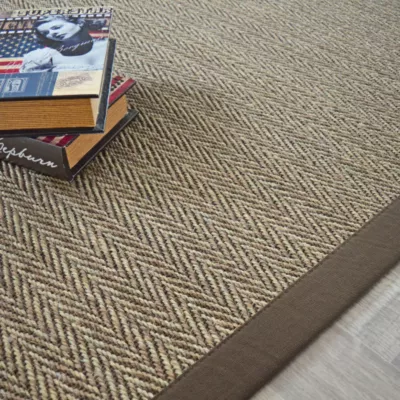 Tapis Sisal – Nairobi chevron – Ganse coton marron – 200 x 290 cm