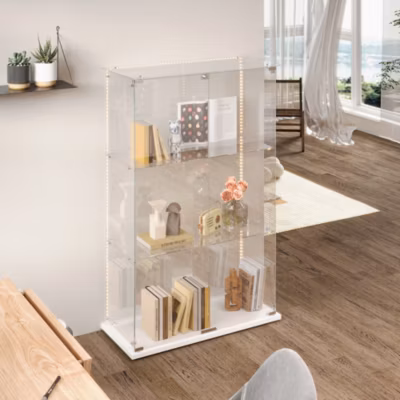 Vitrine d&rsquo;exposition à 3 niveaux avec double porte en verre trempé, fond blanc et éclairage LED intégré, Armoire vitrée moderne
