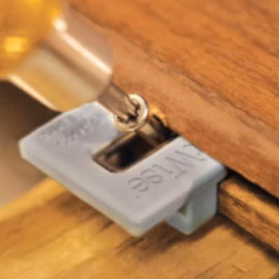 100 agrafes + 100 vis à cales d&rsquo;espacement 4,0 mm pour terrasse extérieure