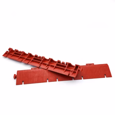 Kit 2 rampes + angle PVC (Rouge, 33x5x2cm). Anti-humidité, Résistant: Facilite changements de niveau et le passage des véhicules