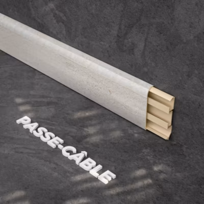 Plinthe Passe-Câble PVC 80 mm – Planche Blanchie – 2.60 m, Lot de 5